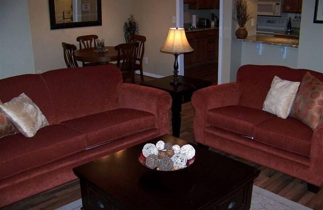 Newly Remodeled Condo Near Uptown