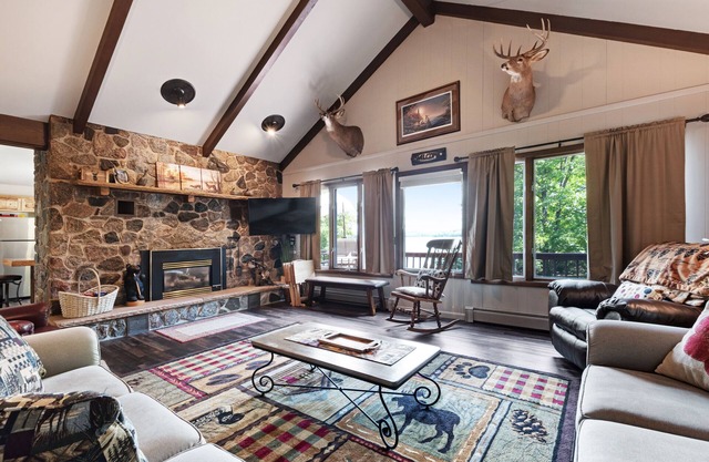 Newly remodeled lake home w/panoramic views & private swimming area