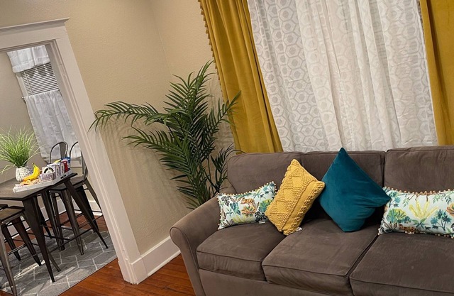 Newly Remodeled Two-Story Retreat -9 mins from the French Quarters!