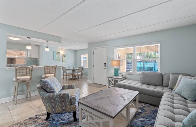 Newly renovated 2/2 in N Redington Beach
