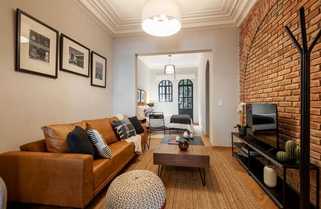 Newly-Renovated Studio in a 1920's Modern House