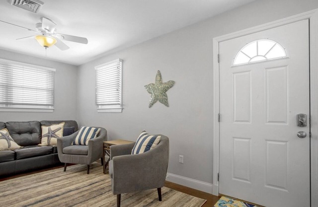 Newly renovated 2 bedroom conveniently located in the downtown of Avalon