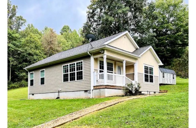 Newly Renovated 2 Bedroom, 2 Bath Bungalow!