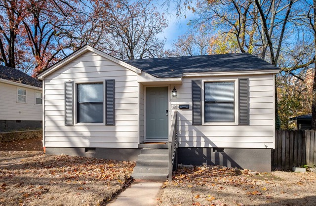 Newly Renovated 2BD/1BA Charmer! Great Location!