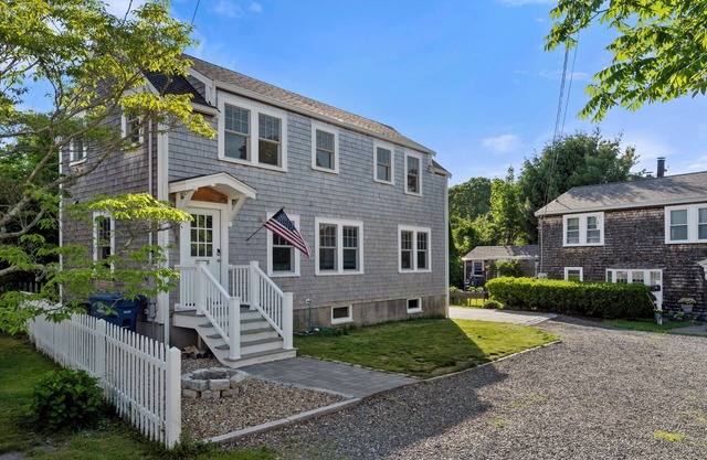 Newly Renovated 2BR Rockport Home w/parking Steps to Back Beach+Bearskin Neck!