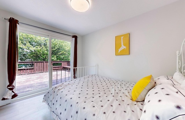 Newly Renovated 4-bedroom single House near UW