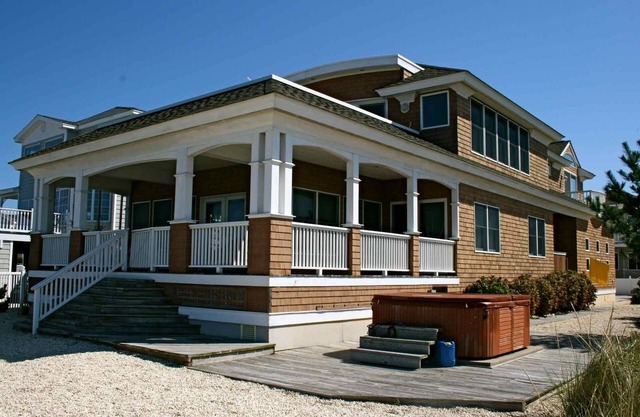 Newly renovated 5BR on private bayfront peninsula