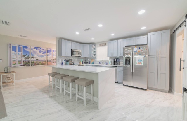 Newly renovated, beautiful beach-themed 3BR/2BA home with a pool in Port Orange!