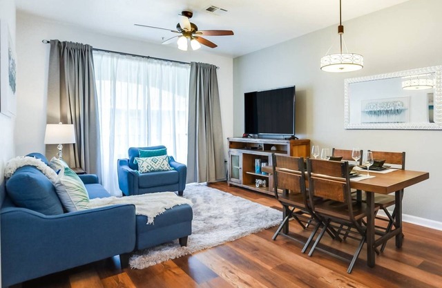 Newly Renovated, Beautiful 2bd/2ba Condo #2vc500