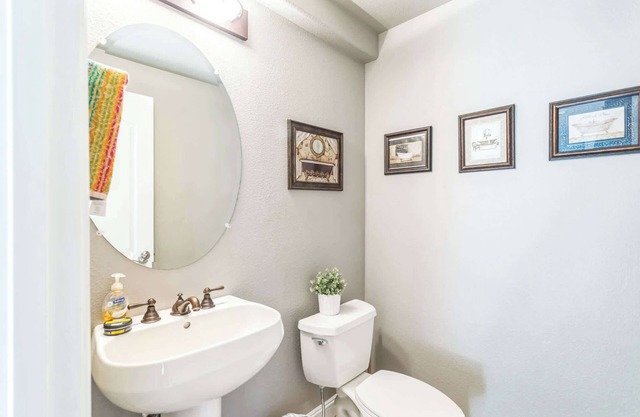 Newly Renovated Game Garage! 3BR Villa in Reno