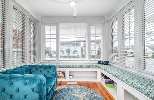 Newly renovated house across from the beach, center of town