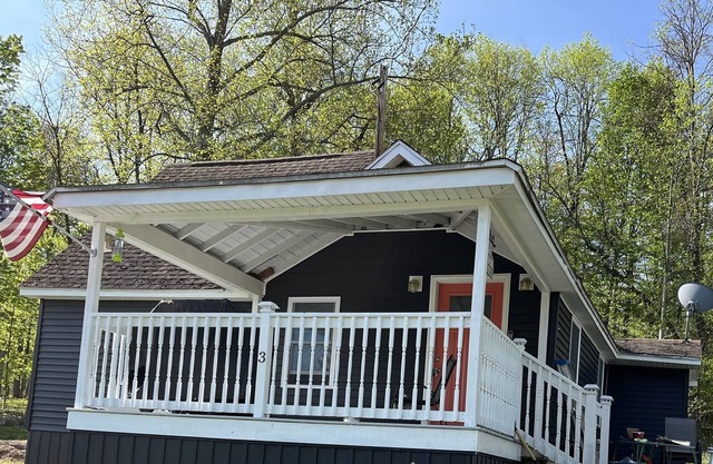 Newly renovated house close to shopping, boating, fishing and golf