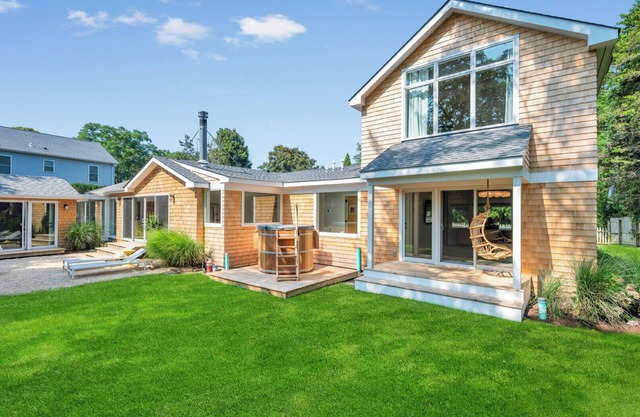 Newly-Renovated Southampton Cottage, Open Floor Plan, Great Room with.