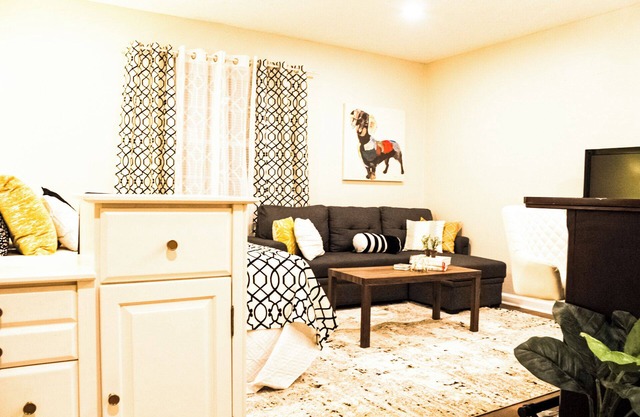 Newly Renovated Studio, a home away from home, Greenville/Greer, safe quiet nbhd