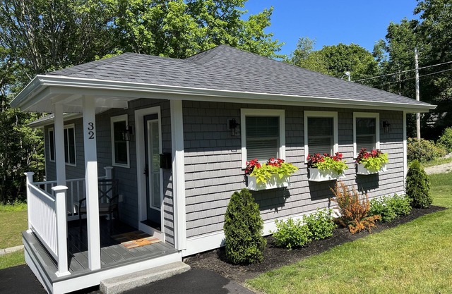 Newly renovated 3 bedroom, 2 bath bungalow, just steps to downtown BBH.