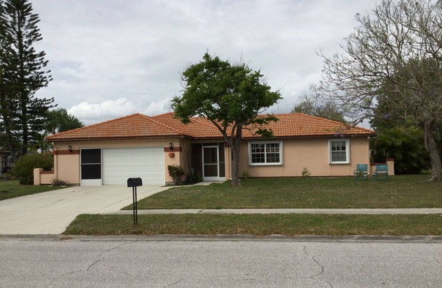 Newly renovated lake-view home in quiet neighborhood near the beach