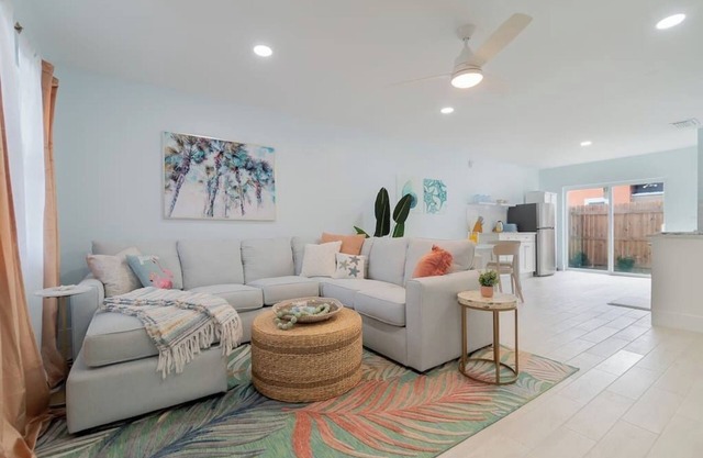 Newly Renovated (+Pool) near Dtown & The Beach