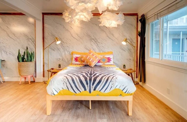 NEWLY RENOVATED! Vibrant Exciting Nash Condo+ Pool