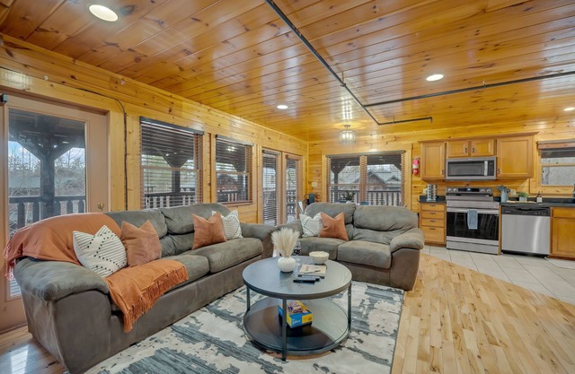 Newly Updated + Host - Sleeps 18 - Close to DT