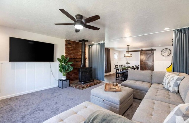 Newly Updated Modern Home Near Downtown & Airport!