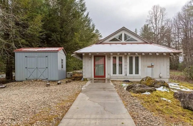 Newly Updated Studio Suite in Downtown Cashiers, NC