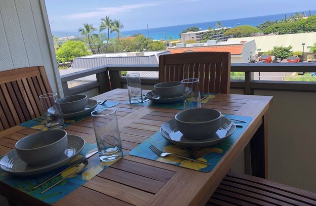 Newly Updated - Stunning Downtown Kona Getaway With Ocean Views
