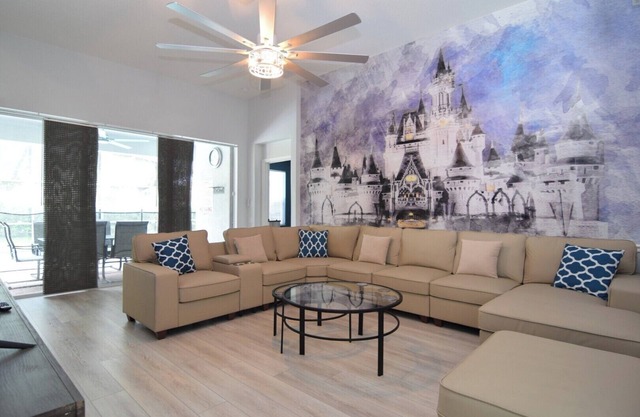 Newly Updated Windsor Hills Resort 5 bed/5 bath Pool Home, Disney 5 Miles!