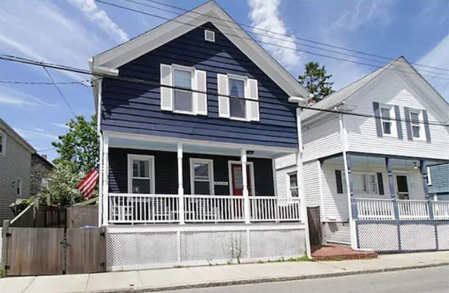 Newport summer monthly rentals close to everything!