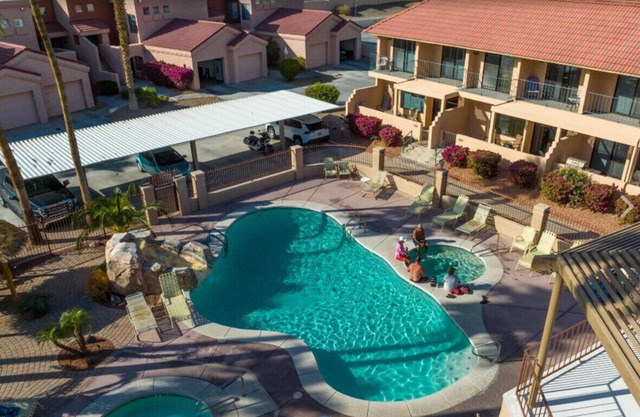 NEXT DOOR TO ROTARY PARK AND THE LAKE!