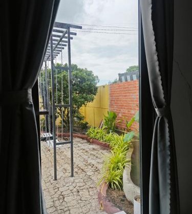 Nhà Bên Núi