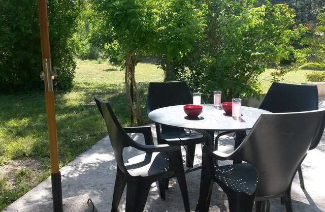 Nice 2 rooms 45 m2 on one level, St Cyr/mer, quiet, in house, independant