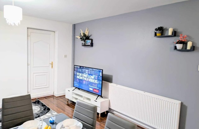 Nice 5-bedroom house with FREE parking in the heart of Manchester!