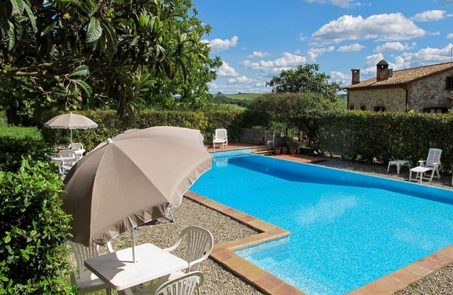 Nice apartment in villa with WIFI, pool, A/C, TV, patio, pets allowed, panoramic view and parking