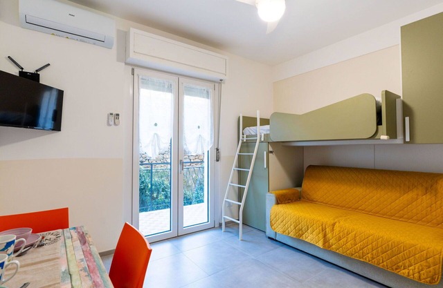 Nice apartment for 3 guests with WIFI, A/C, TV, balcony, pets allowed and parking