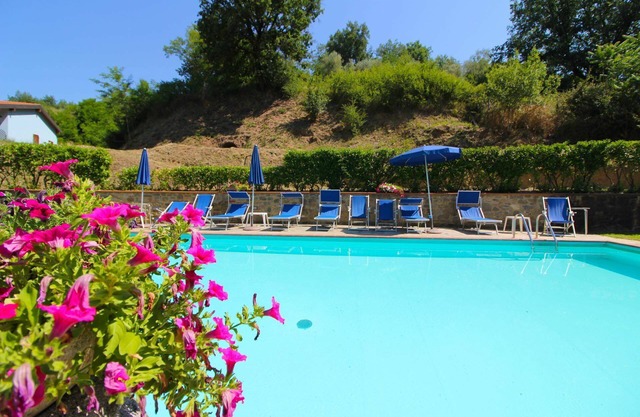 Nice apartment for 3 people with WIFI, pool, pets allowed and parking