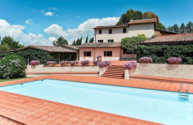Nice apartment in villa for 2 people with WIFI, pool, TV, terrace and parking