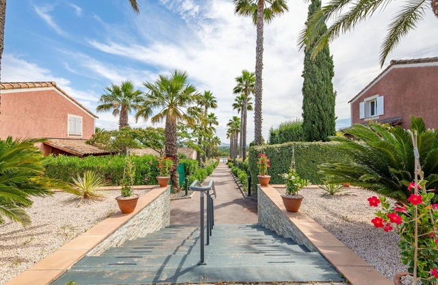 Nice apartment for 4 people with WIFI, A/C, pool, TV, patio and parking