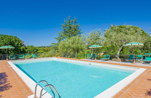 Nice apartment for 6 people with WIFI, pool, TV, patio, pets allowed and parking