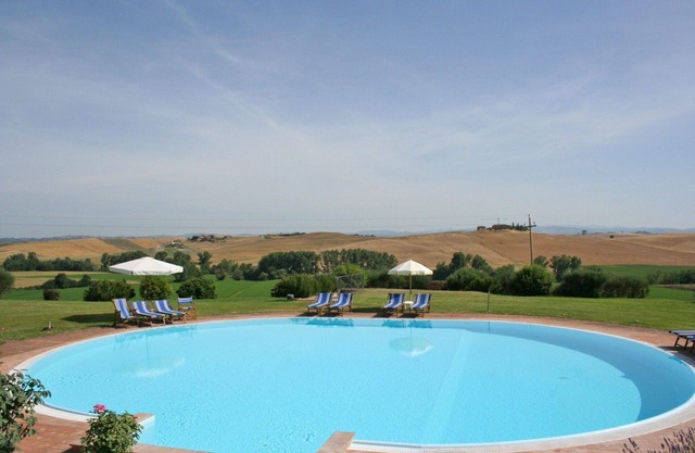 Nice apartment for 2 guests with pool, WIFI and panoramic view, close to Siena