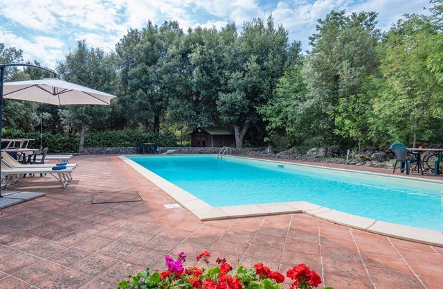 Nice apartment for 4 guests with pool, WIFI, TV, veranda and parking, close to Siena