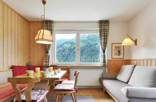 Nice apartment for 6 people with WIFI, TV, patio and parking