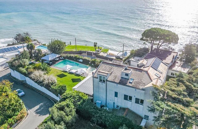 Nice apartment for 6 guests with pool, WIFI, TV, patio, pets allowed and parking