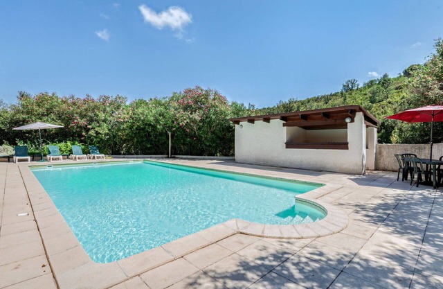 Nice apartment for 10 people with A/C, pool, WIFI, TV, patio, pets allowed and panoramic view