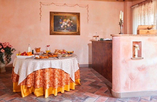 Nice apartment for 2 guests with pool, WIFI, TV, balcony and parking, close to Spoleto