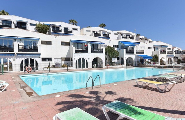 Nice apartment for 2 people with A/C, pool, WIFI, TV, balcony, pets allowed and parking