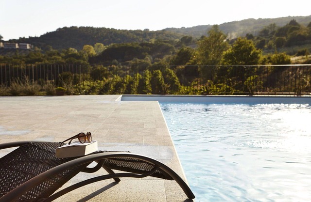 Nice apartment for 4 guests with pool, WIFI, TV, patio, pets allowed and parking, close to Arezzo