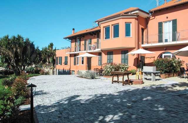 Nice apartment for 4 guests with WIFI, TV, patio and parking