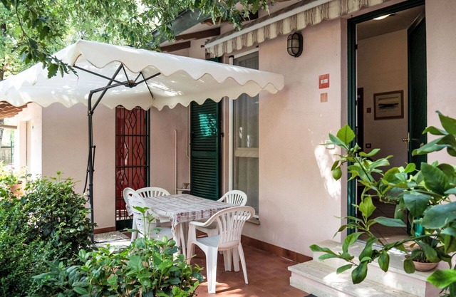 Nice apartment for 4 guests with A/C, WIFI, pool, TV, patio, pets allowed and parking