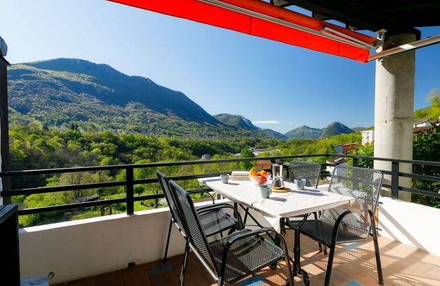 Nice apartment for 4 guests with pool, WIFI, TV, patio, panoramic view and parking