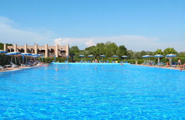 Nice apartment for 4 guests with WIFI, A/C, pool, TV, terrace and pets allowed